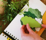 Un petit lapin se cache dans le jardin vignette